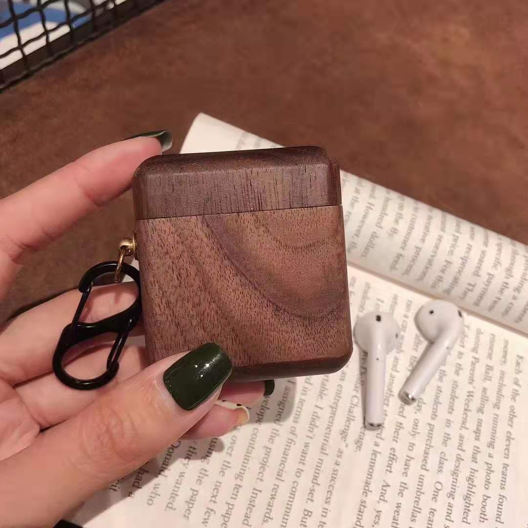 Coque AirPods en bois naturel – Élégance minimaliste 🍂