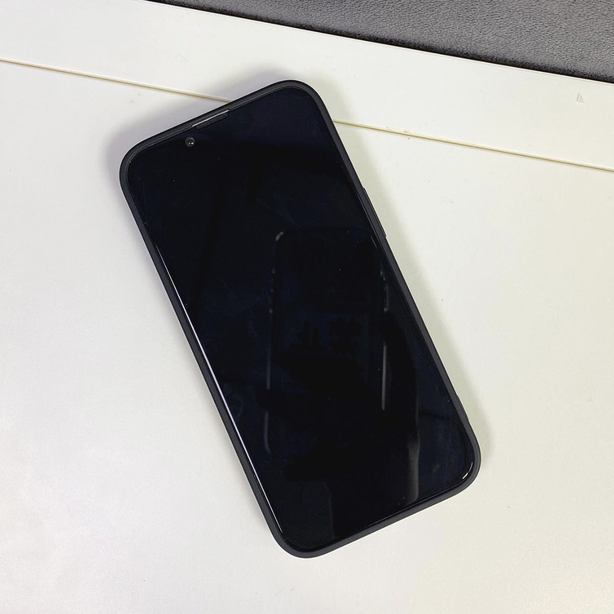 ✨Coque iPhone Croix Noire – Protection Élégante & Antichoc