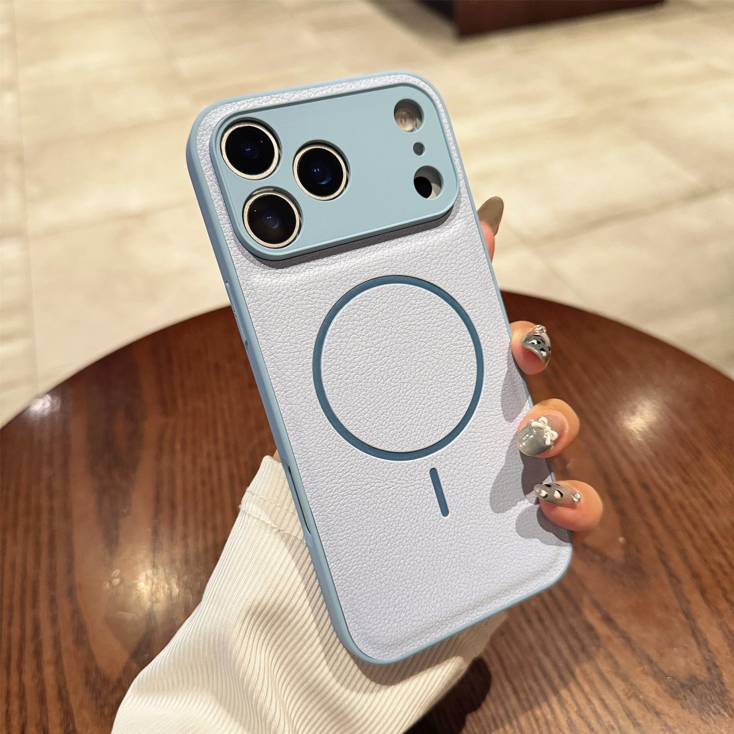 Coque Cuir Magnétique Élégante ✨