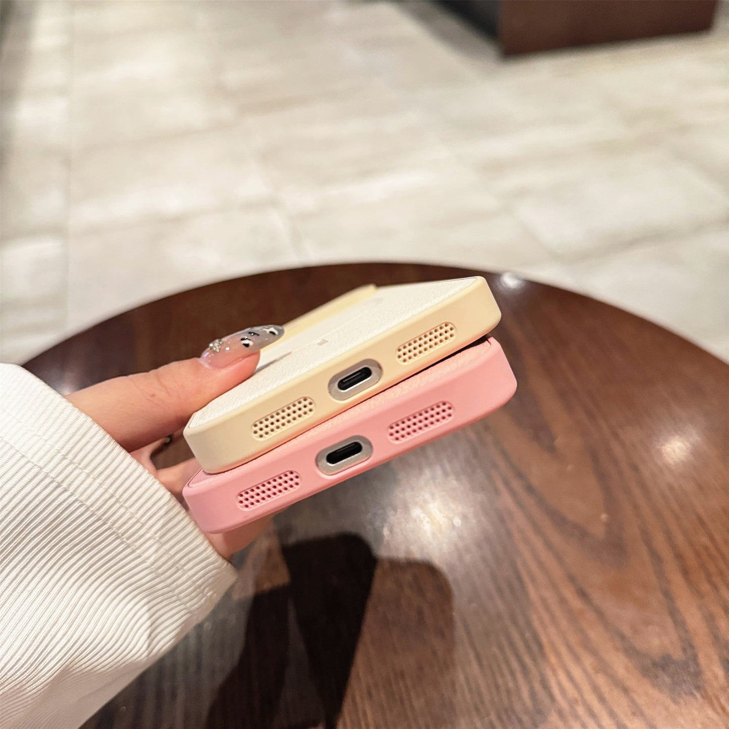 Coque Cuir Magnétique Élégante ✨
