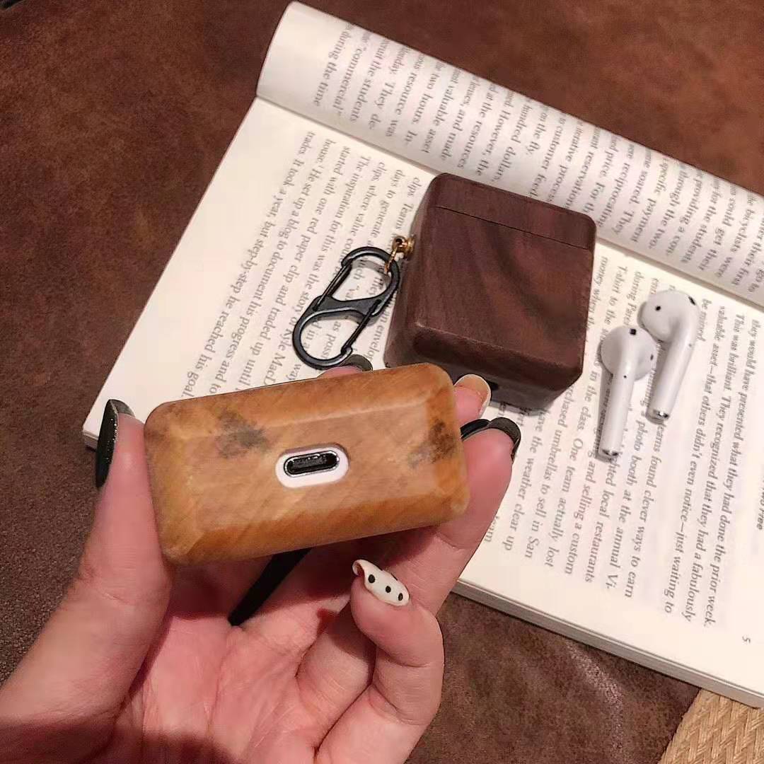 Coque AirPods en bois naturel – Élégance minimaliste 🍂